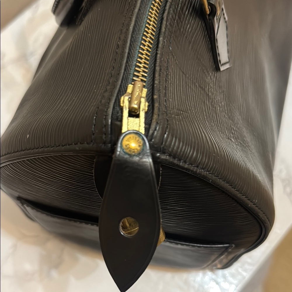 Louis Vuitton Epileather Black Speedy 30 Bag - 100% Authentic - Picture 5 of 8